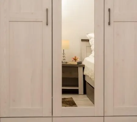 Blue Lagoon 特罗吉尔