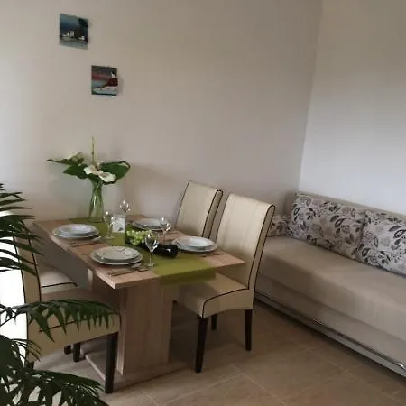 Blue Lagoon 特罗吉尔