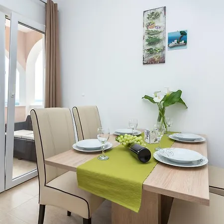 Blue Lagoon 特罗吉尔