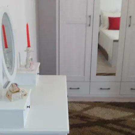 Blue Lagoon 特罗吉尔