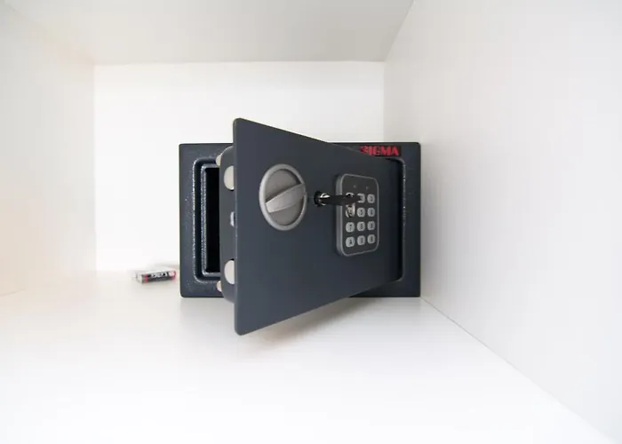 Blue Lagoon 特罗吉尔