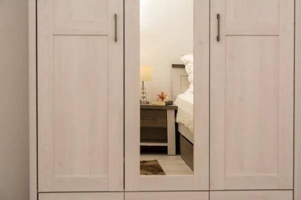 Blue Lagoon 特罗吉尔