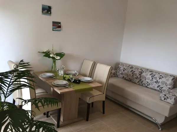 Blue Lagoon 特罗吉尔