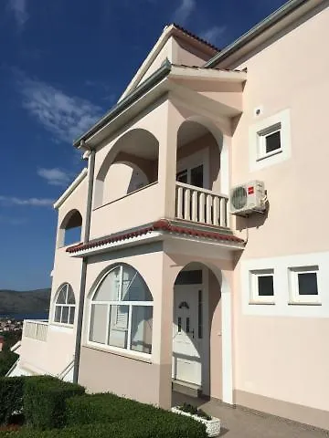 Blue Lagoon 特罗吉尔